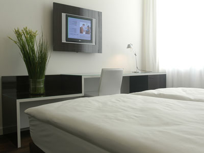 Frankfurt [Germany]: The Pure
