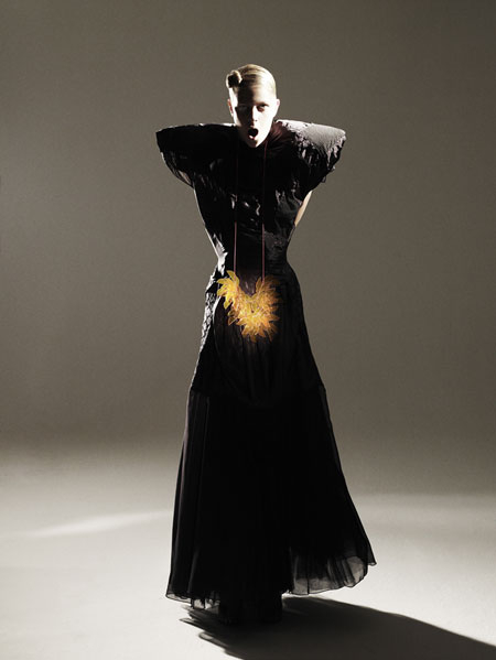 Almudena Madera Management : Styling: AMPARO UTRILLA, Photographer: RAFA GALLAR