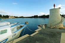 :  gallery