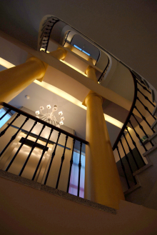 :  gallery