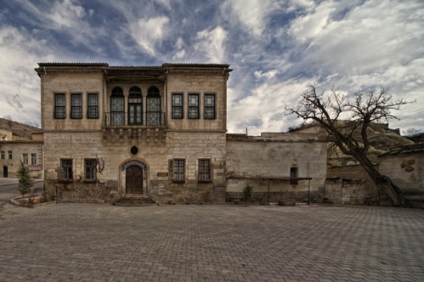 Cem Kamaoglu 