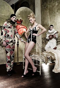 Photographer: Edith Held for Vive Maria gallery