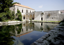 :  gallery