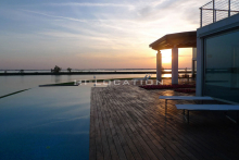 :  gallery