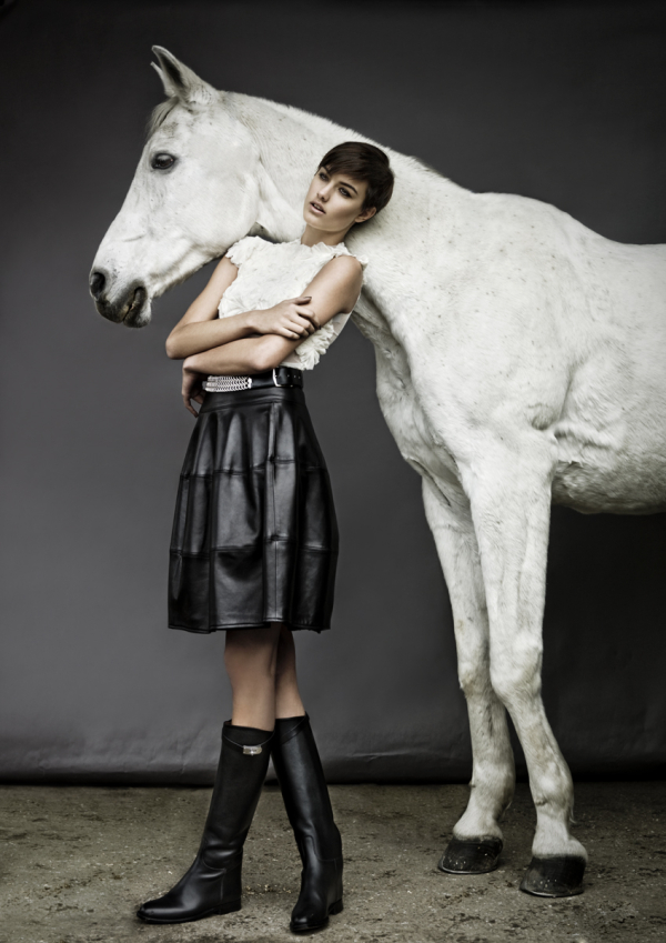  : Photographer: christoph köstlin, Styling: yvonne reichmuth , Hair + Make Up: rachel wolfisberg, Model: ronja f. (option), Photographers' Assistant: regina jäger 