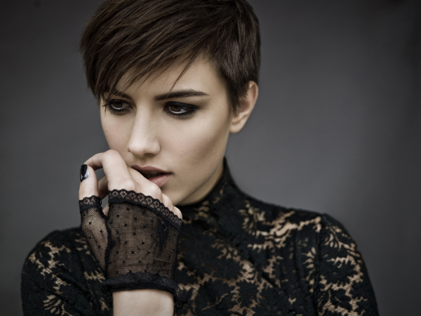  : Photographer: christoph köstlin, Styling: yvonne reichmuth , Hair + Make Up: rachel wolfisberg, Model: ronja f. (option), Photographers' Assistant: regina jäger 