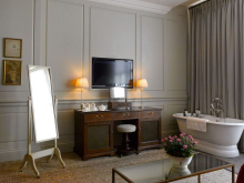 :  gallery
