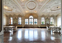 :  gallery