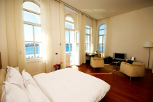 :  gallery