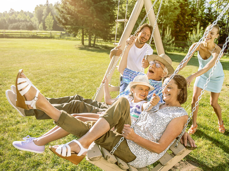 PEOPLE & LIFESTYLE PHOTOGRAPHY + MOTION