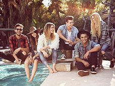 PEOPLE & LIFESTYLE PHOTOGRAPHY + MOTION
