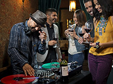 PEOPLE & LIFESTYLE PHOTOGRAPHY + MOTION