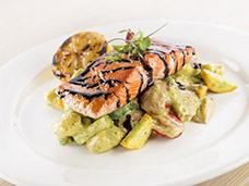 FOOD & DRINK PHOTOGRAPHY + MOTION