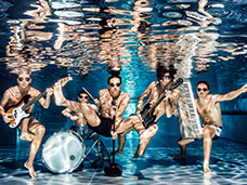 UNDERWATER PHOTOGRAPHY + MOTION