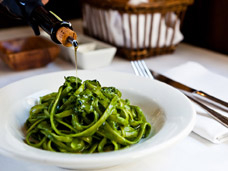 FOOD & DRINK PHOTOGRAPHY + MOTION