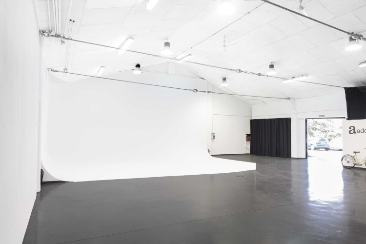 STUDIO AND EQUIPMENT RENT FOR PHOTO & FILM
