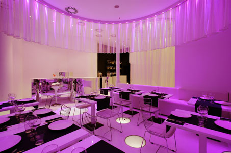 Chic and Basic Barcelona: The White Bar
