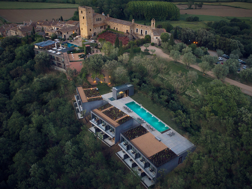 INTERIOR, ARCHITECTURE AND AERIAL PHOTOGRAPHY + MOTION