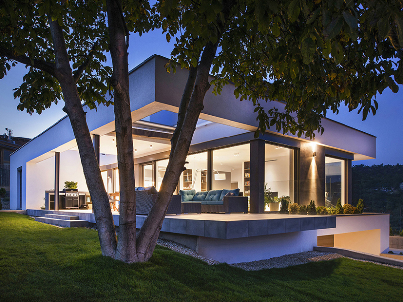 INTERIOR, ARCHITECTURE AND AERIAL PHOTOGRAPHY + MOTION