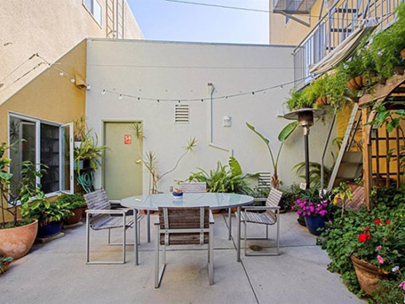 INTERNATIONAL RENTAL STUDIOS