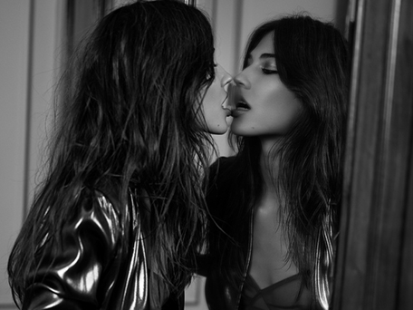 FASHION & BEAUTY PHOTOGRAPHY + MOTION