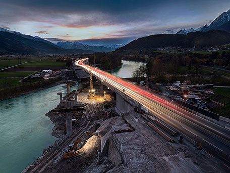 CORPORATE & INDUSTRIAL PHOTOGRAPHY & MOTION