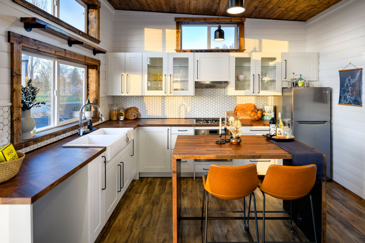 Interiors & exteriors photographers