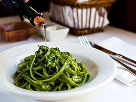 FOOD & DRINK PHOTOGRAPHY & MOTION
