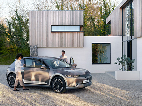 CAR, TRANSPORTATION AND LANDSCAPE PHOTOGRAPHY & MOTION