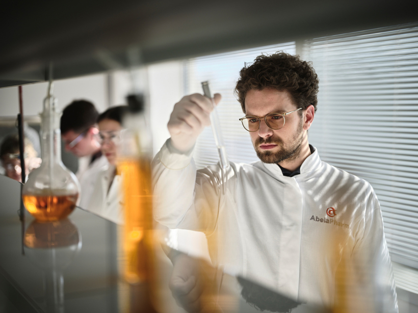 CORPORATE, INDUSTRIAL & HEALTHCARE PHOTOGRAPHY & MOTION