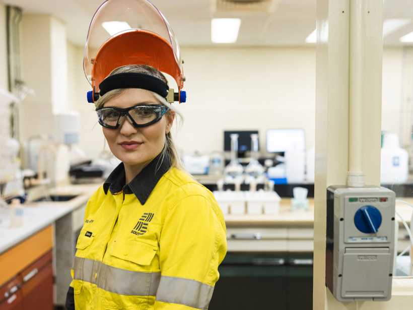 CORPORATE, INDUSTRIAL & HEALTHCARE PHOTOGRAPHY & MOTION
