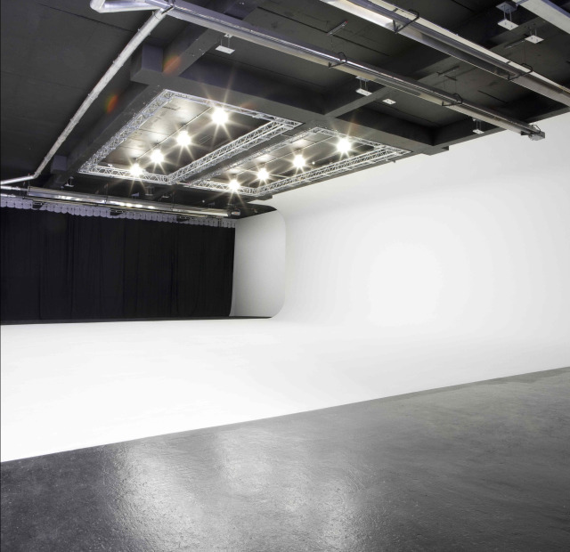  Studio 01 - 16.5m wide infinity cove gallery