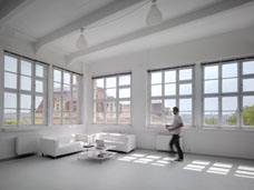INTERNATIONAL RENTAL STUDIOS